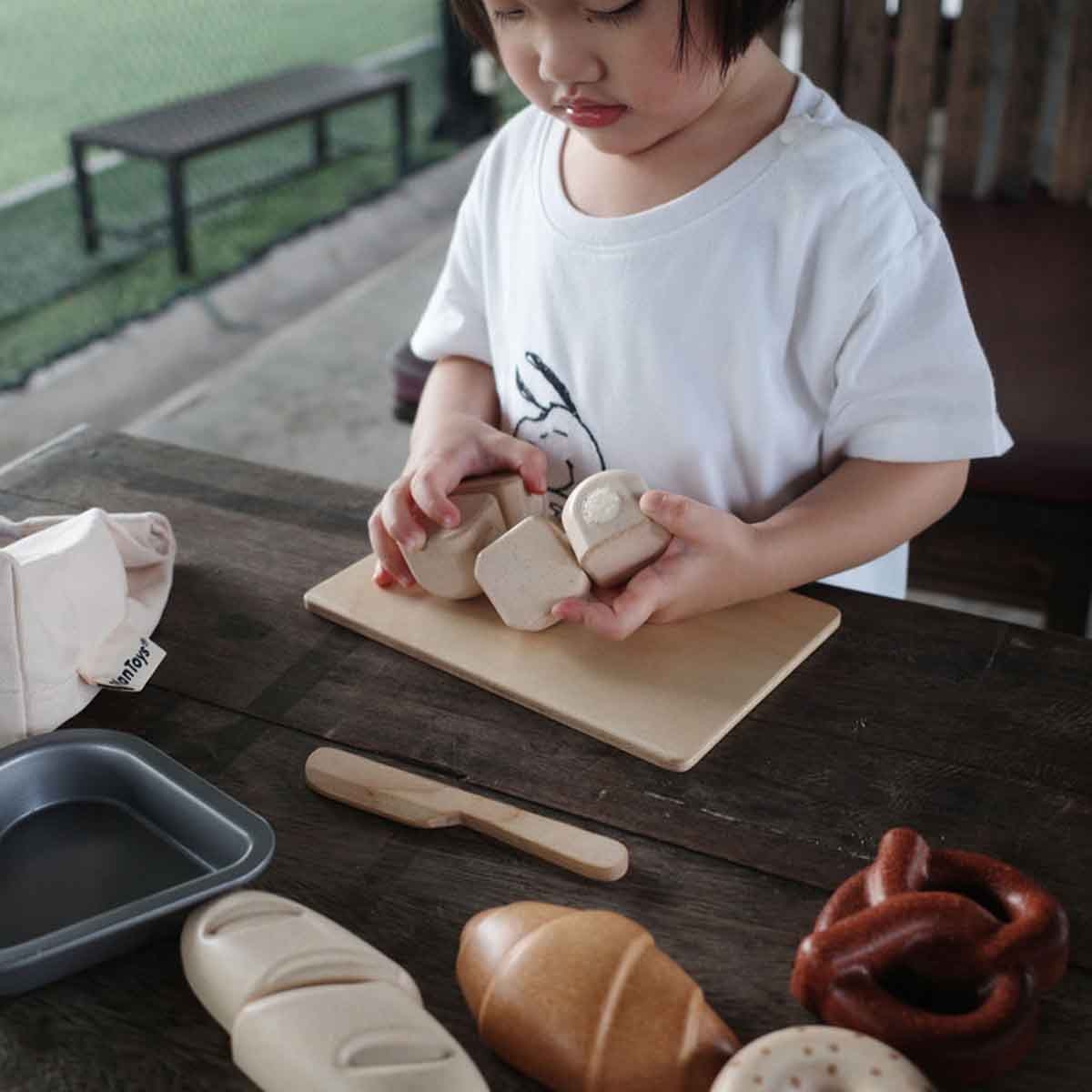 PlanToys Bread Play Kitchen Set Unisex, 3-4 Years