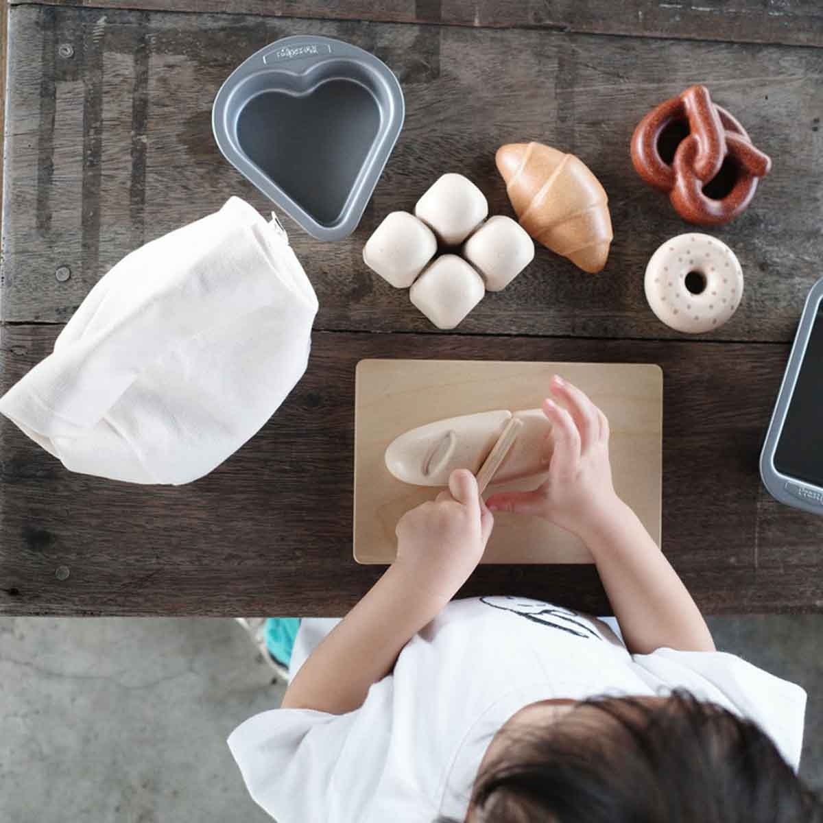 PlanToys Bread Play Kitchen Set Unisex, 3-4 Years