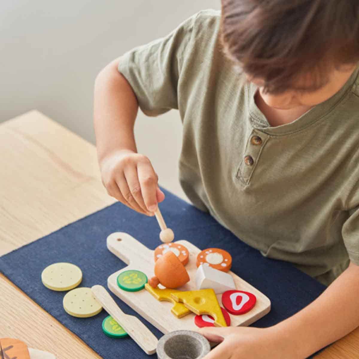 PlanToys Cheese & Charcuterie Board Play Kitchen Unisex, 3-4 Years