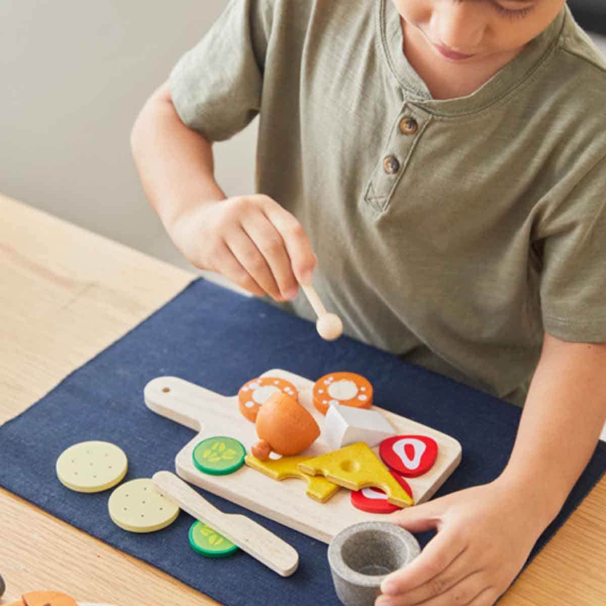 PlanToys Cheese & Charcuterie Board Play Kitchen Unisex, 3-4 Years