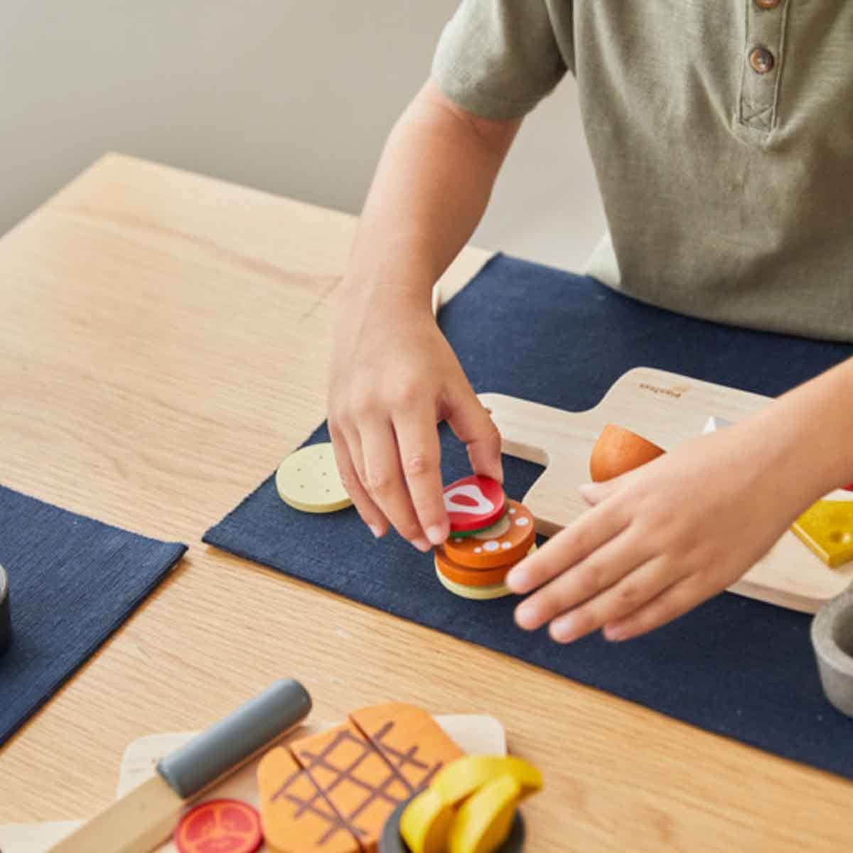 PlanToys Cheese & Charcuterie Board Play Kitchen Unisex, 3-4 Years
