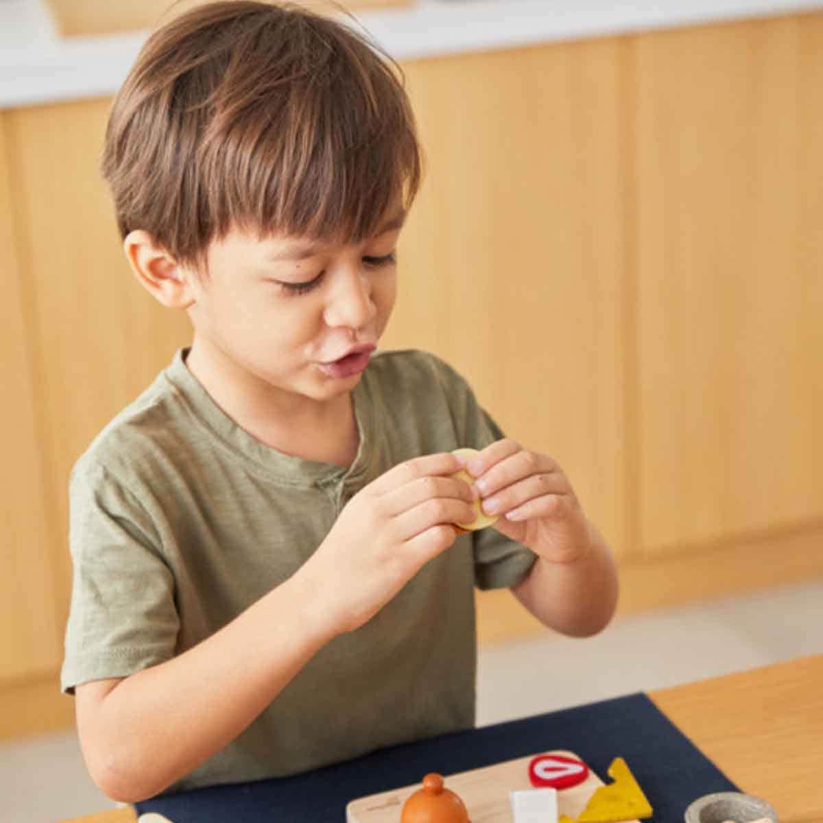 PlanToys Cheese & Charcuterie Board Play Kitchen Unisex, 3-4 Years