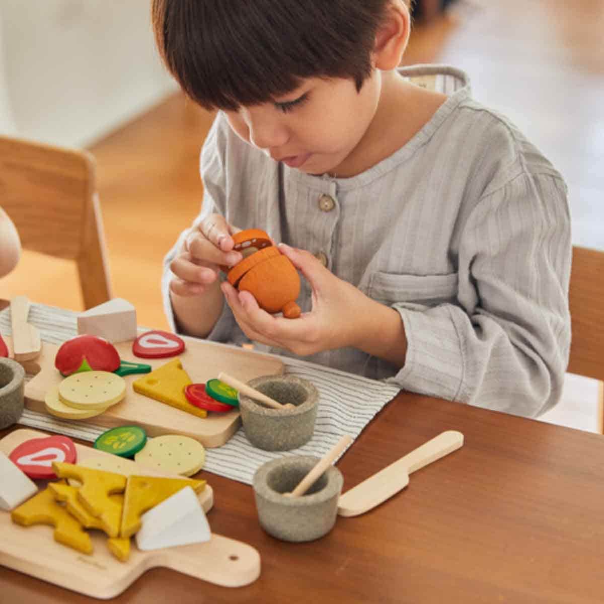 PlanToys Cheese & Charcuterie Board Play Kitchen Unisex, 3-4 Years
