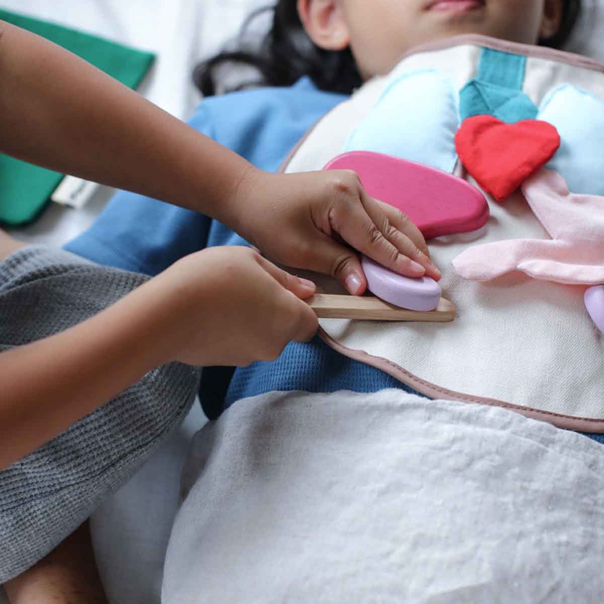 PlanToys Surgeon Play Set Unisex, 3-4 Years