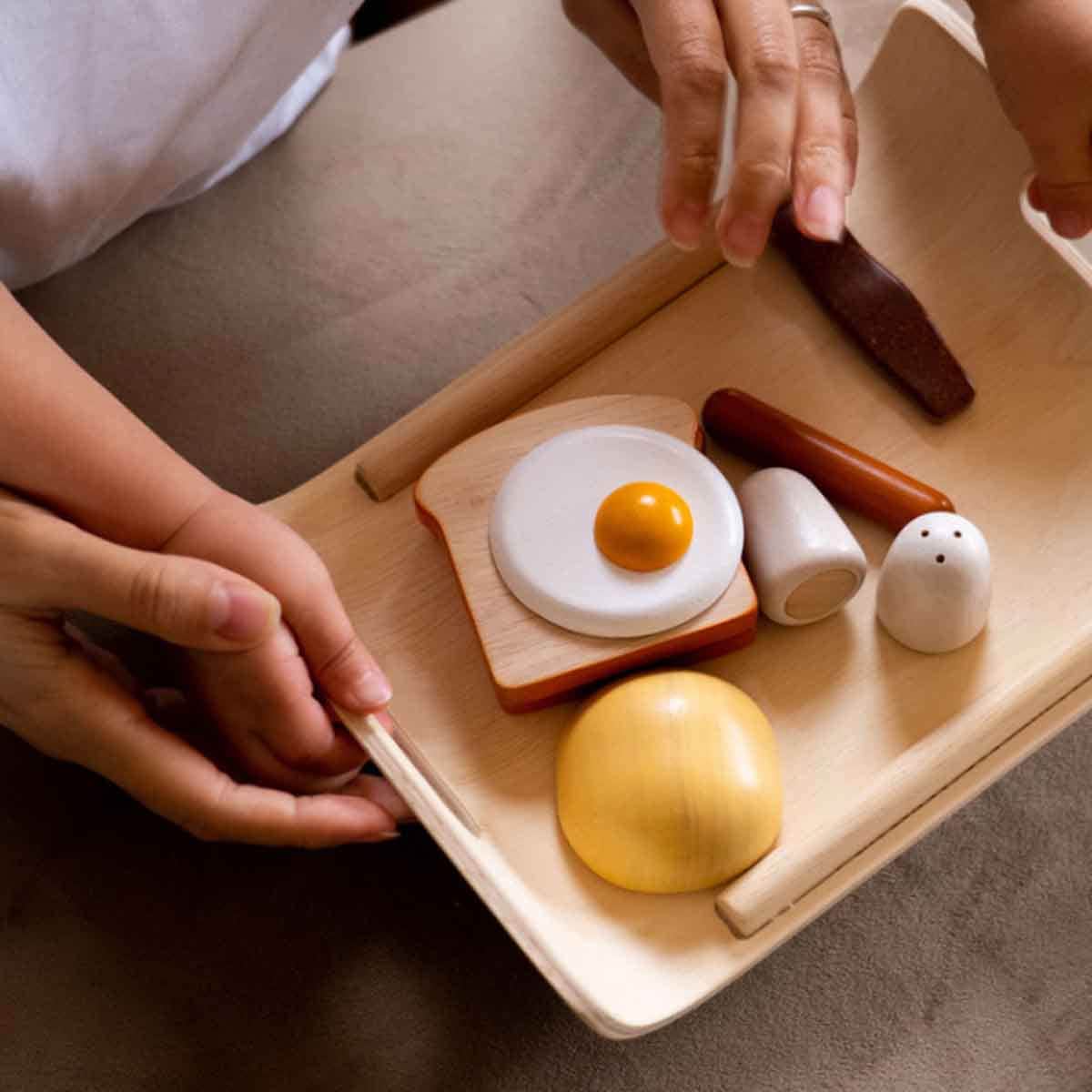 PlanToys Wooden Breakfast Menu Play Kitchen Toys Unisex, 3-4 Years