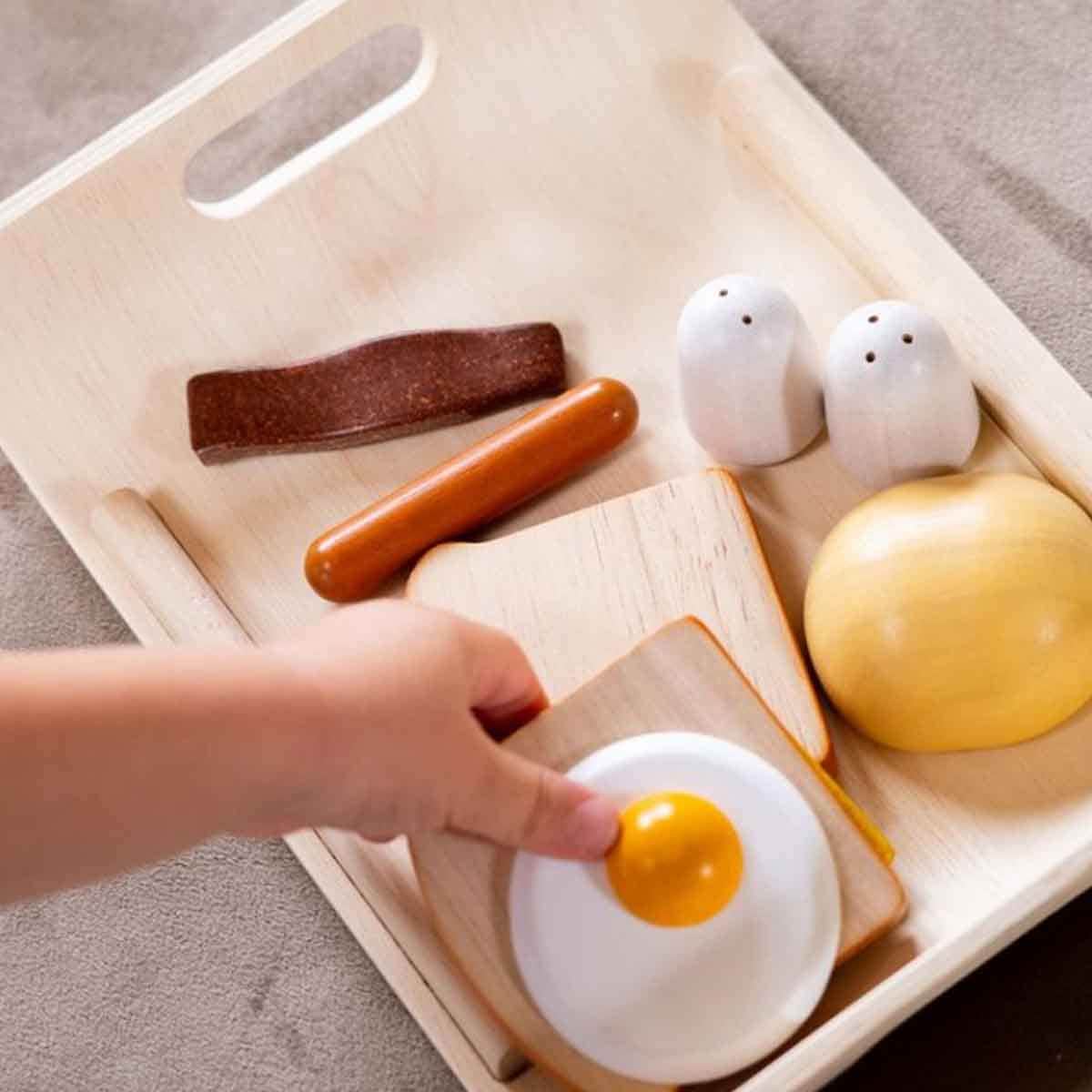 PlanToys Wooden Breakfast Menu Play Kitchen Toys Unisex, 3-4 Years