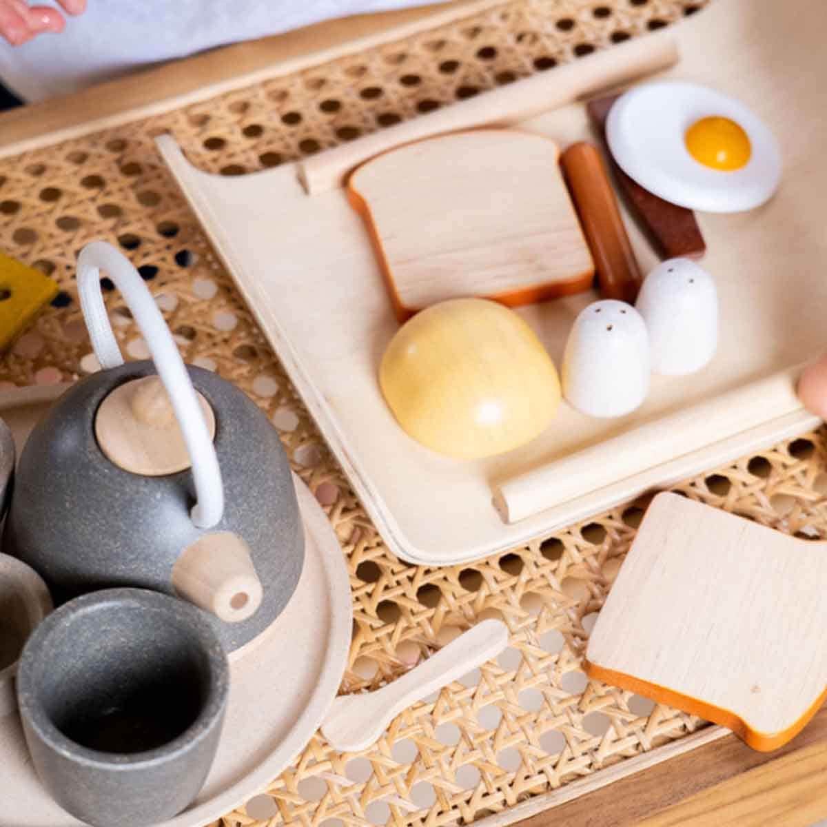 PlanToys Wooden Breakfast Menu Play Kitchen Toys Unisex, 3-4 Years