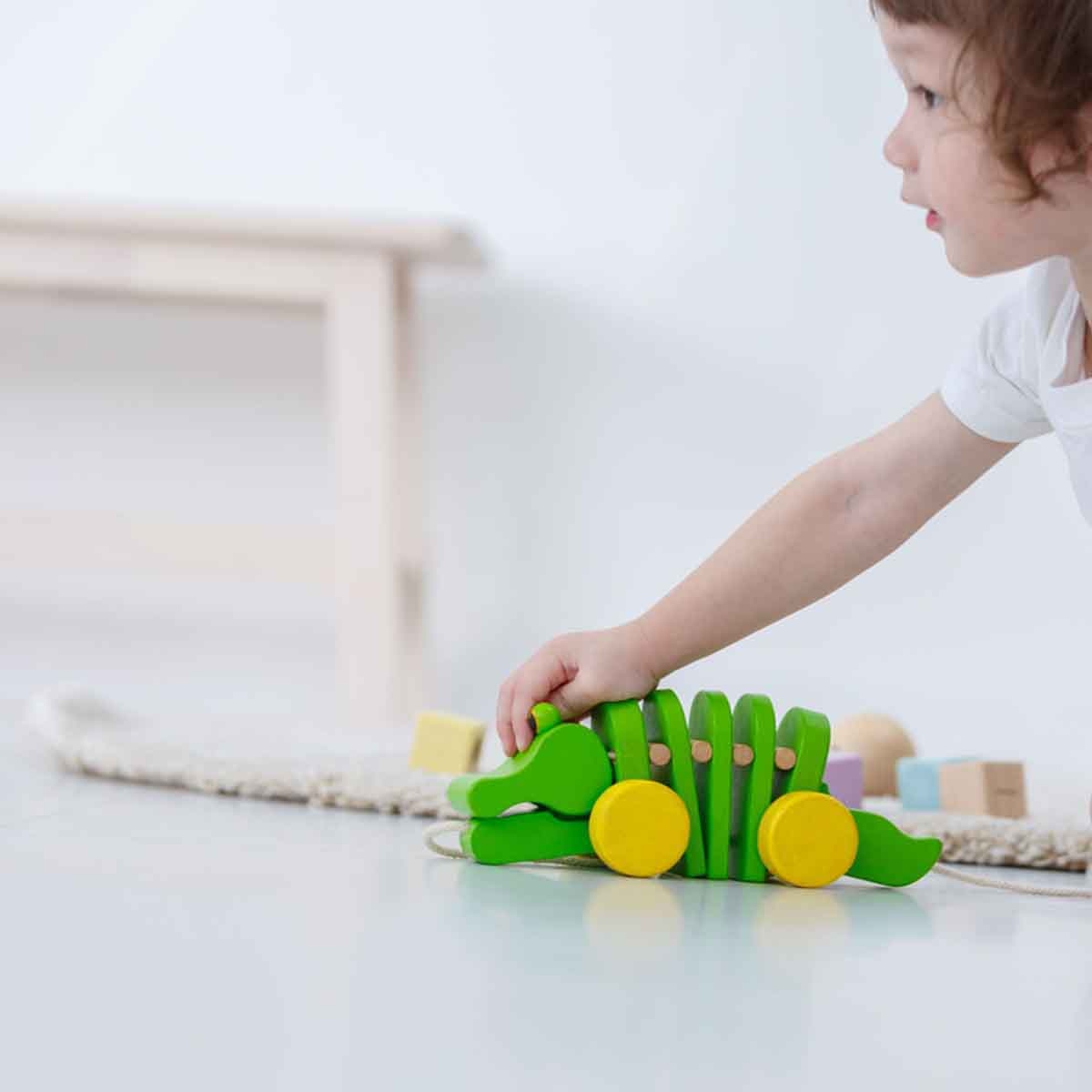 بلان تويز تمساح راقص خشبي قابل للسحب للأطفال الصغار 0 - 2 سنوات