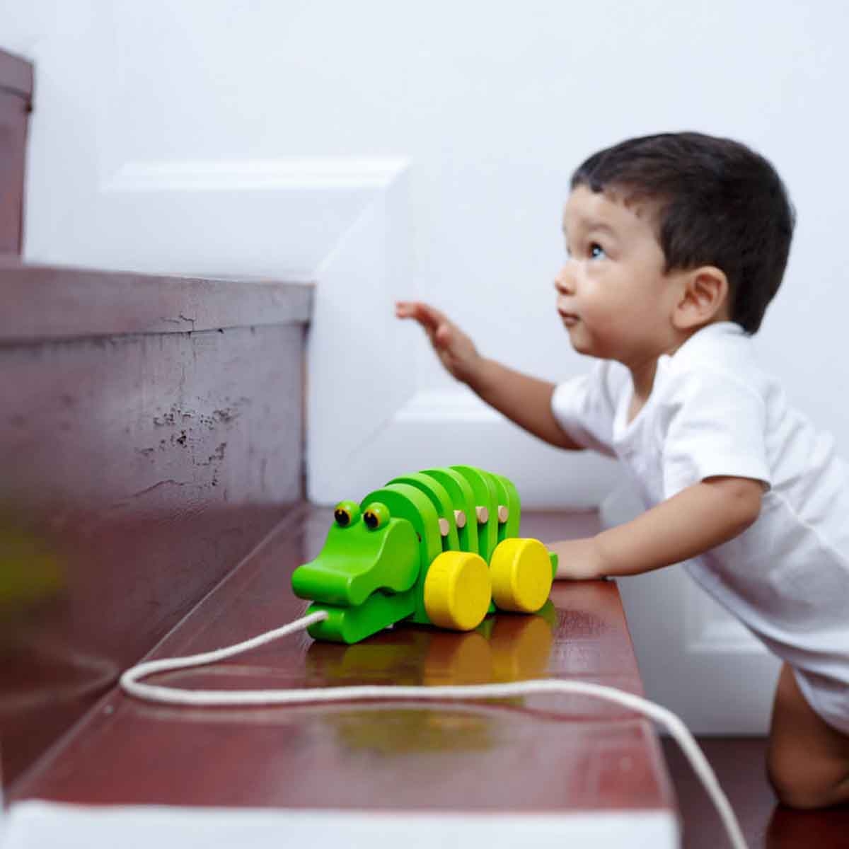 بلان تويز تمساح راقص خشبي قابل للسحب للأطفال الصغار 0 - 2 سنوات
