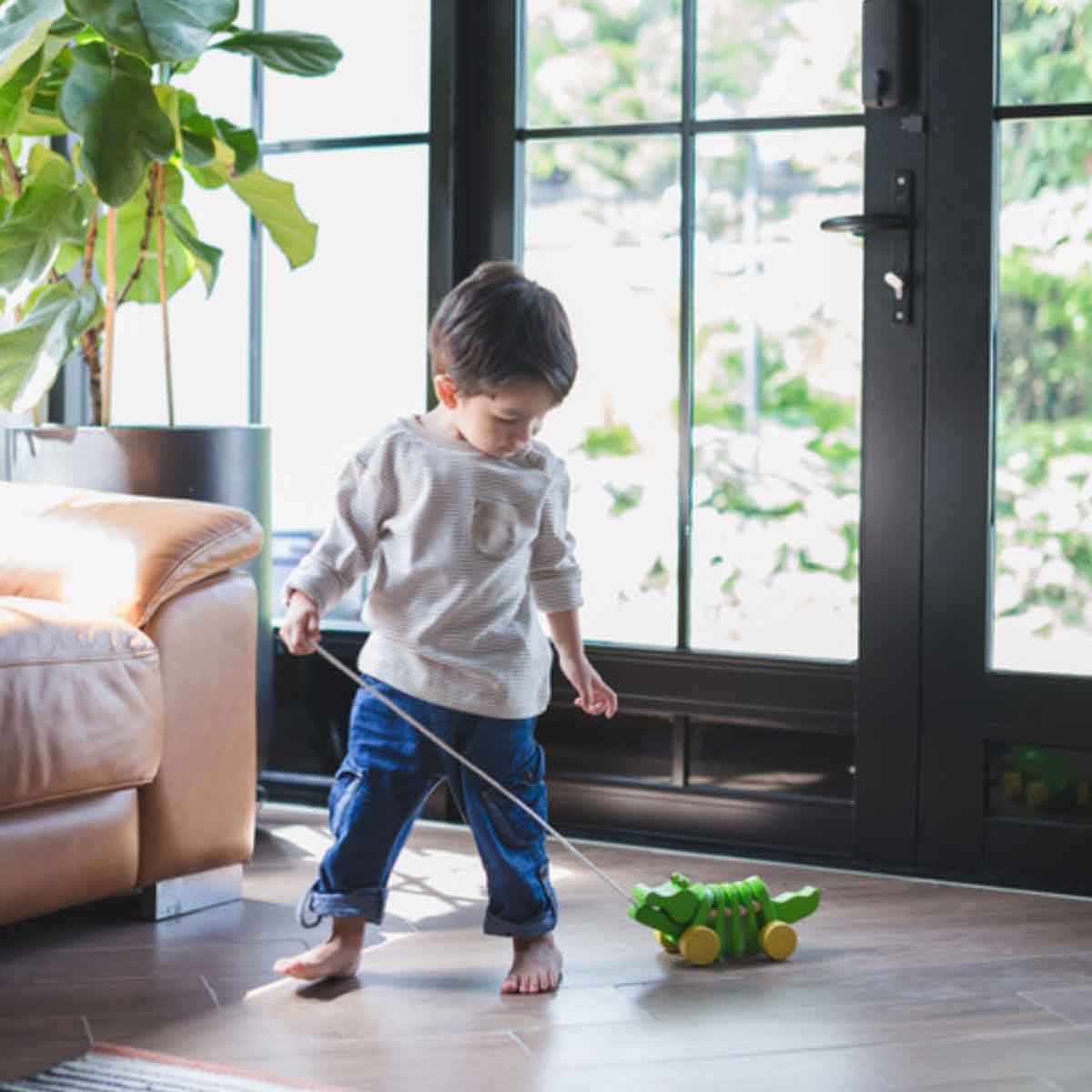 بلان تويز تمساح راقص خشبي قابل للسحب للأطفال الصغار 0 - 2 سنوات