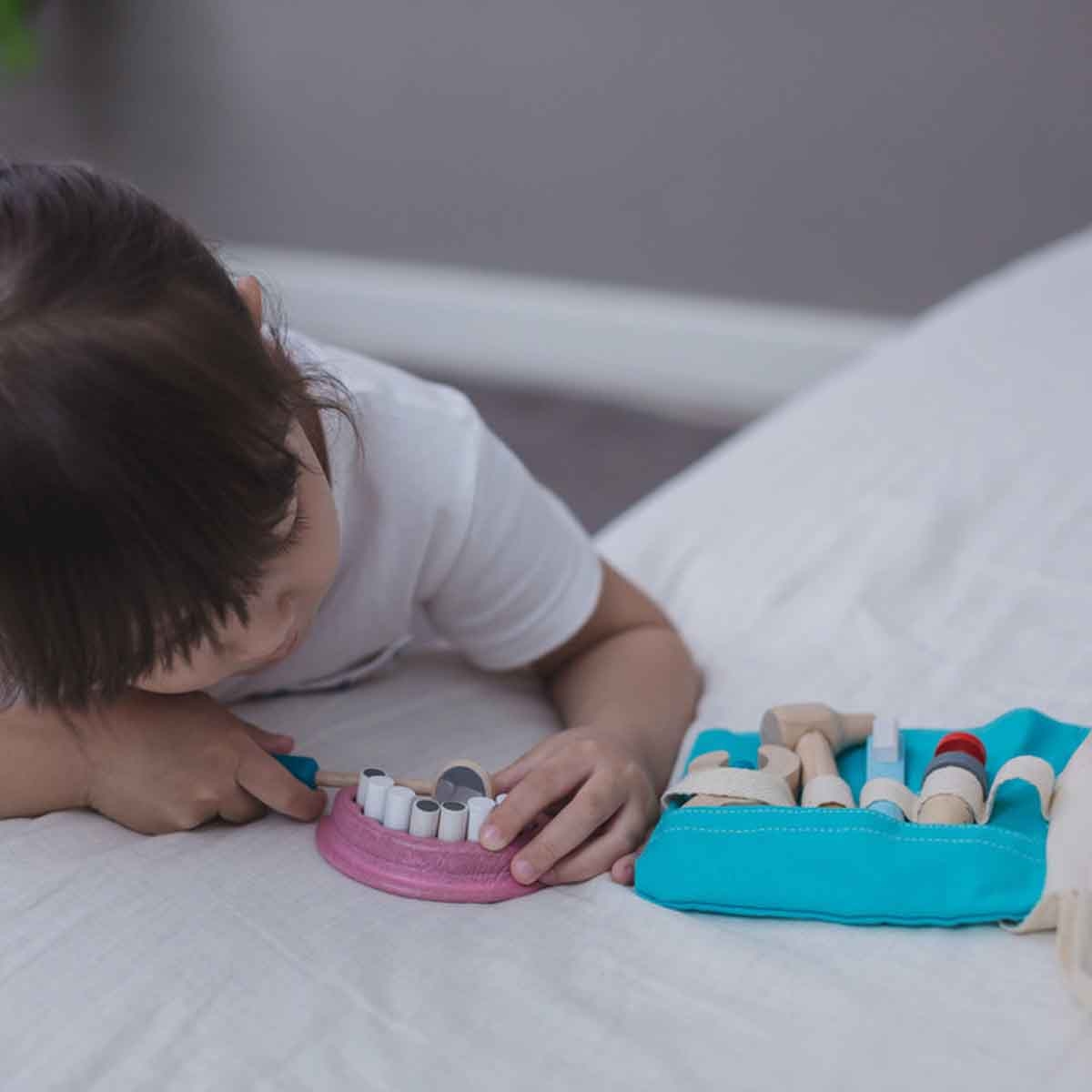 PlanToys Wooden Dentist Set Unisex, 3-4 Years