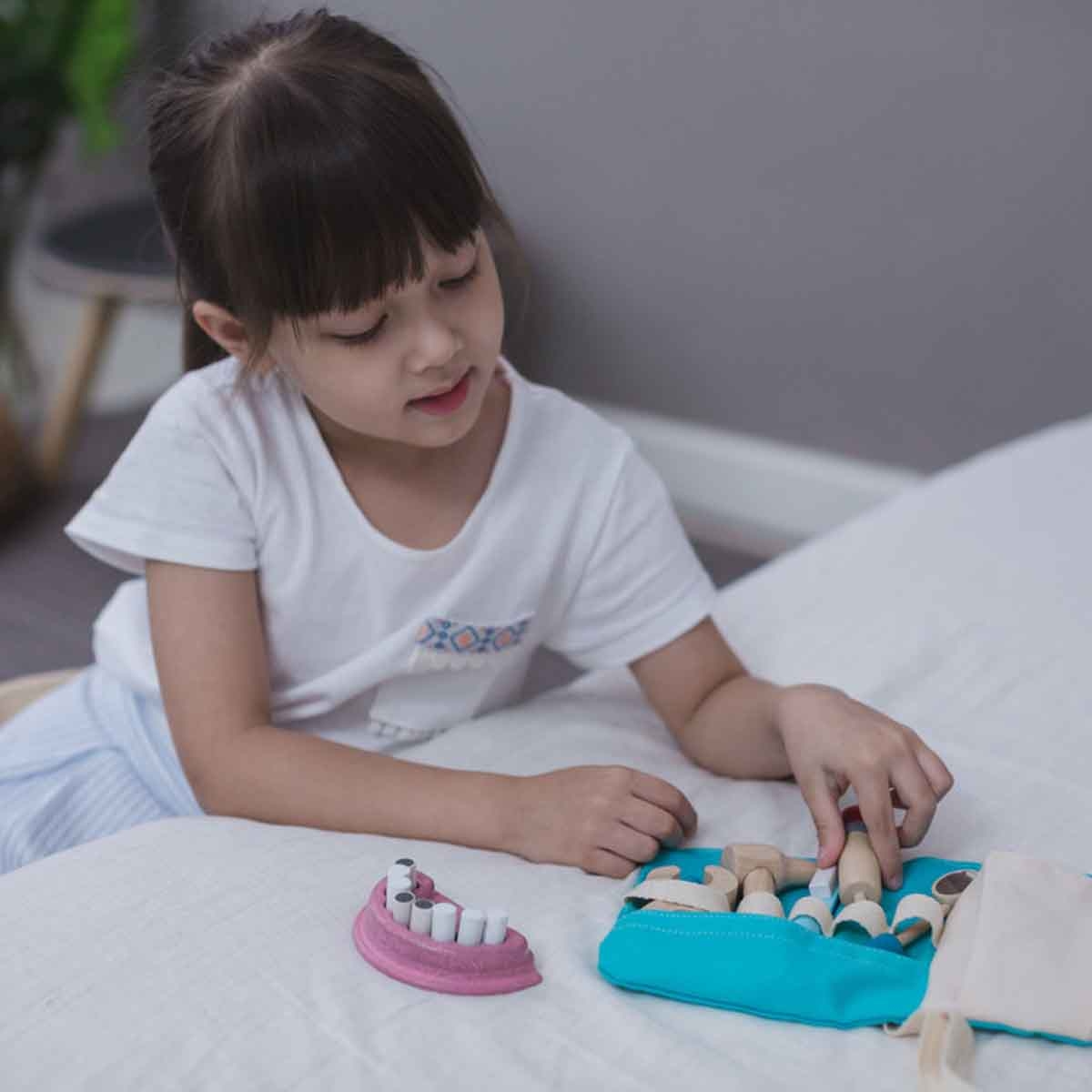 PlanToys Wooden Dentist Set Unisex, 3-4 Years