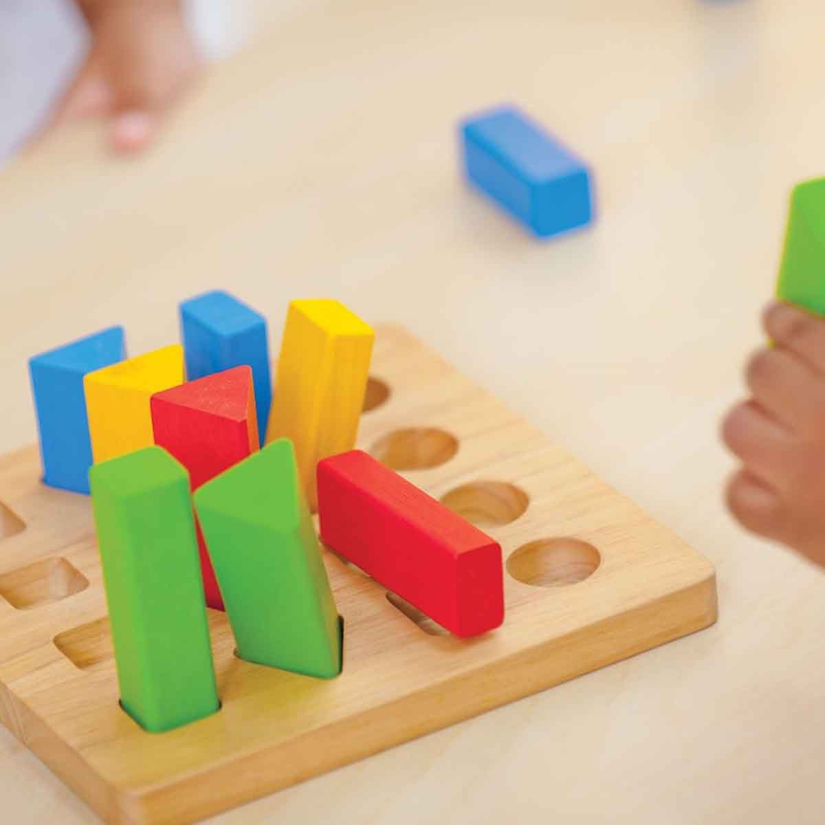 PlanToys Wooden Geometric Peg Board Unisex, 3-4 Years