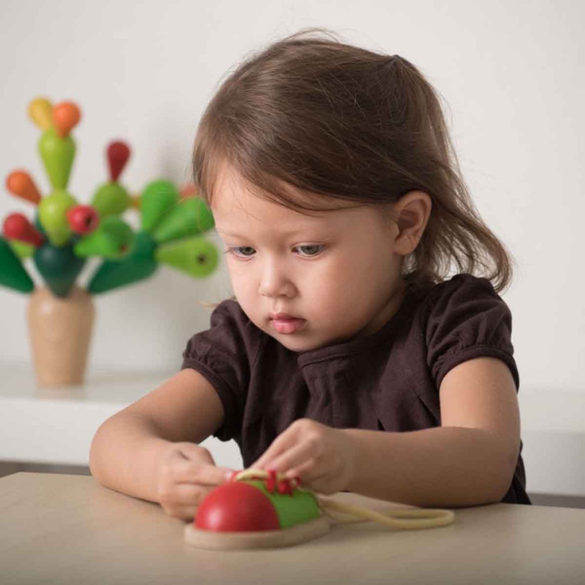 PlanToys Wooden Tie-Up Shoe Toy Unisex, 3-4 Years