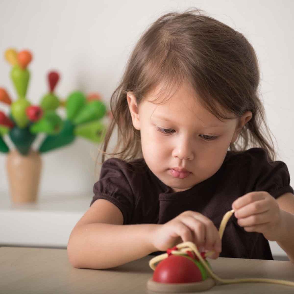 PlanToys Wooden Tie-Up Shoe Toy Unisex, 3-4 Years