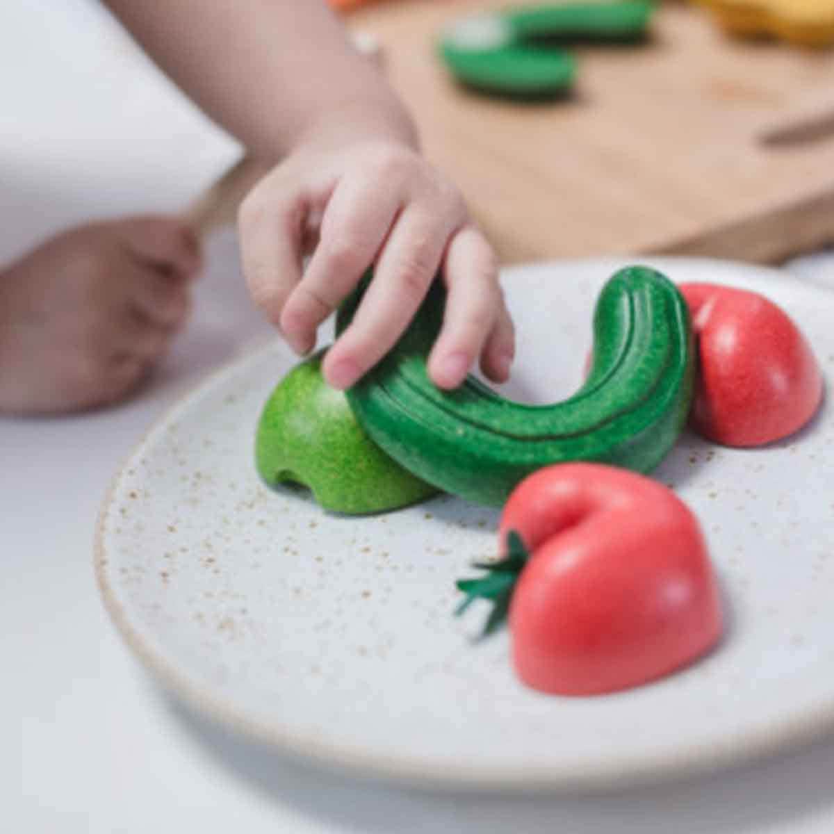 بلان تويز ألعاب خشبية فواكه وخضروات مضحكة، للجنسين، من عمر 3 إلى 4 سنوات