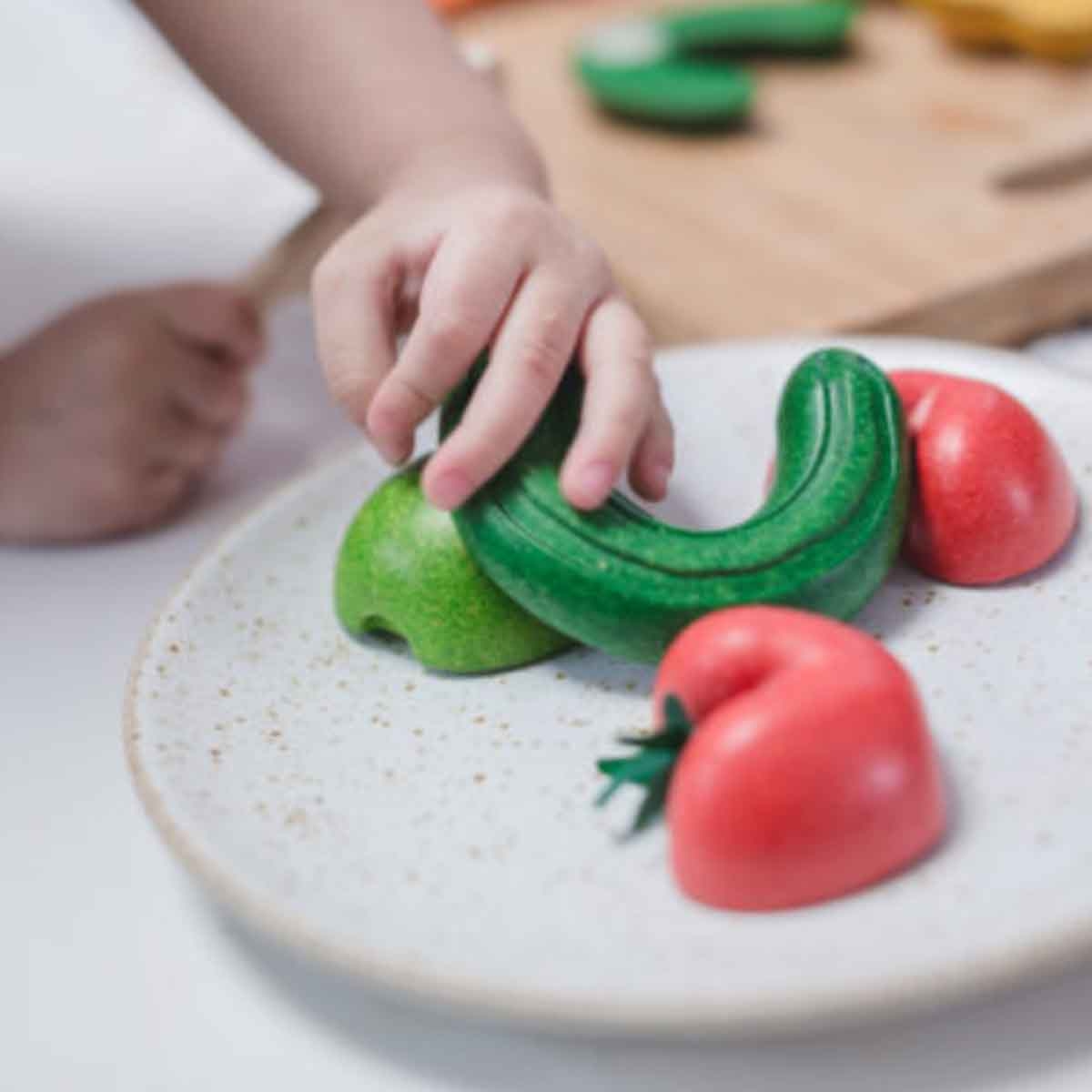 بلان تويز ألعاب خشبية فواكه وخضروات مضحكة، للجنسين، من عمر 3 إلى 4 سنوات