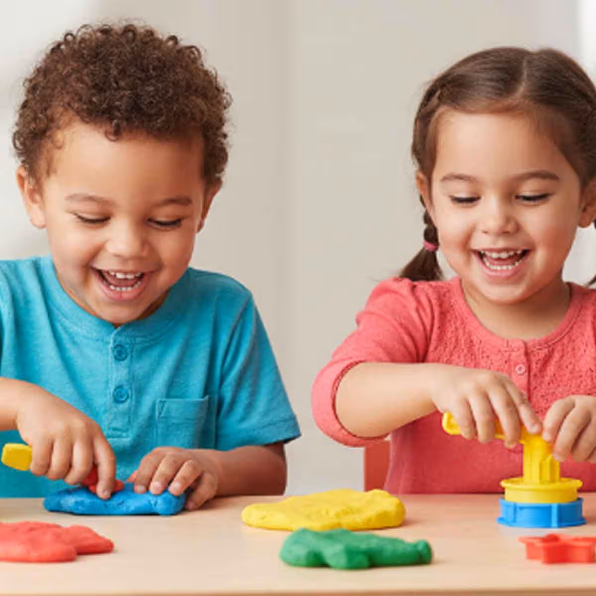بلاي-دو مجموعة 4 عبوات عجين كلاسيكية للجنسين، عمر 3-4 سنوات