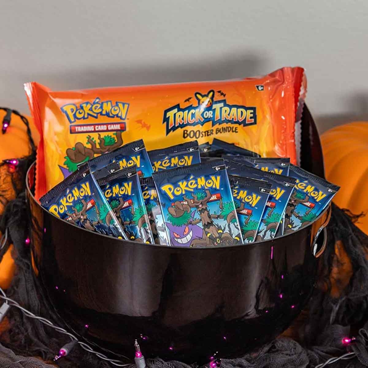 بوكيمون مجموعة بطاقات التداول تي سي جي بوستر باندل تريك أو تريد للجنسين، من عمر 5 إلى 7 سنوات، مجموعة من 35