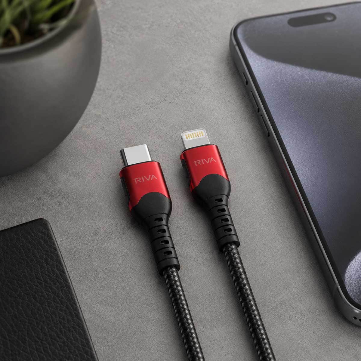 ريفا كابل شحن قماشي R103 من USB-C إلى لايتنينج بقدرة 27W