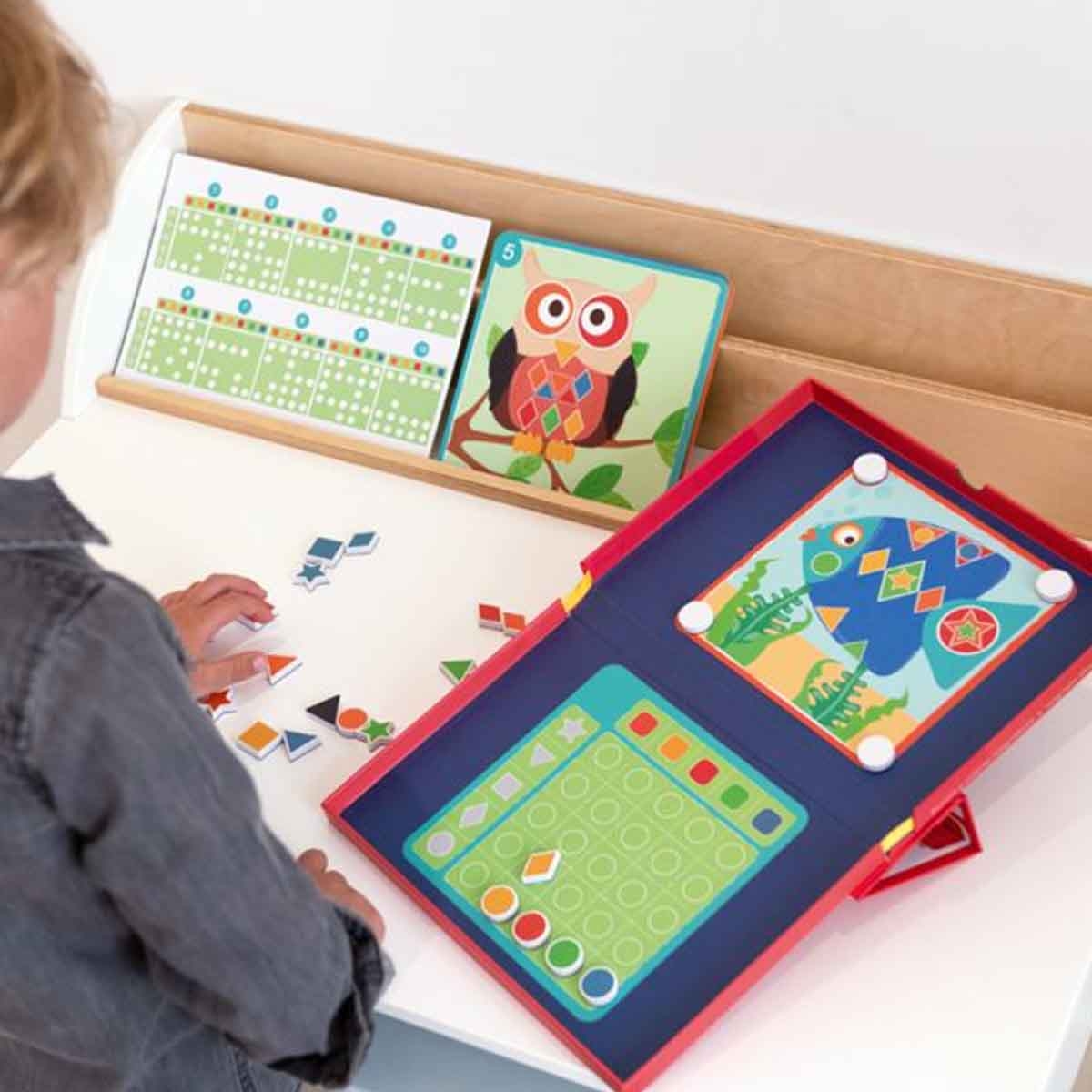 سكراتش يوروب لعبة مغناطيسية للألوان والأشكال بـ20 تحديًا، للجنسين، من عمر 5 إلى 7 سنوات