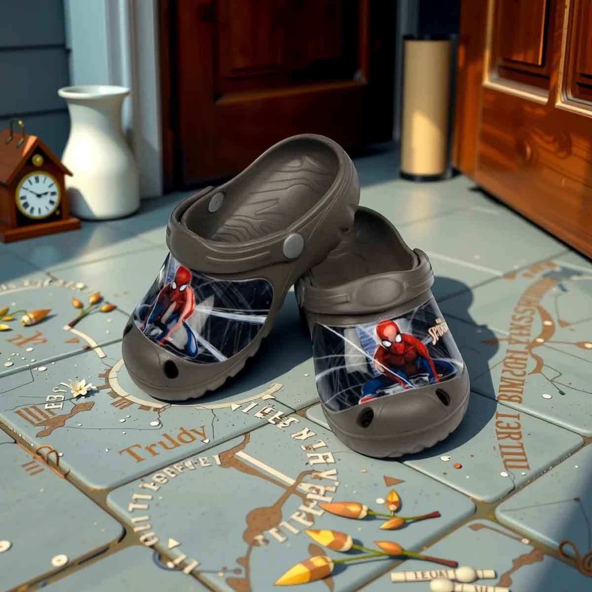 سبايدرمان صنادل خفيفة متينة للأولاد باللون الرمادي الداكن