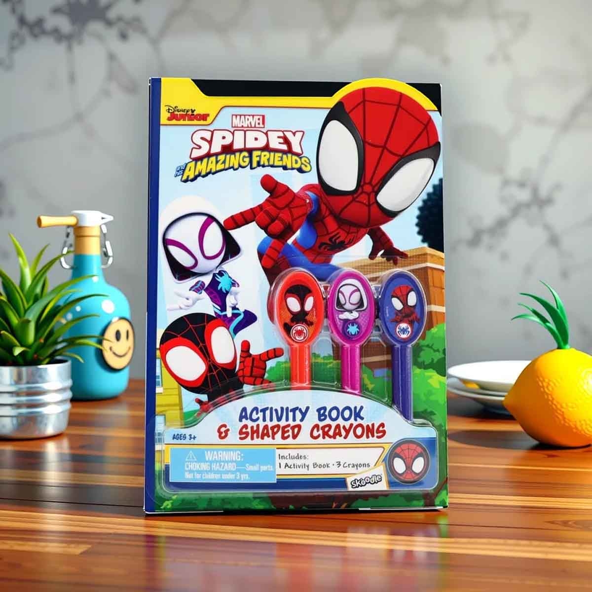 Spidey & His Amazing Friends Activity Book with Shaped Crayons Unisex, 3-4 Years