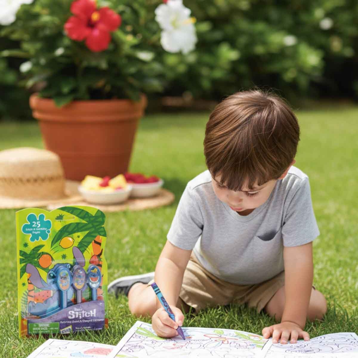 Disney Stitch Activity Book with Shaped Crayons Unisex, 3-4 Years