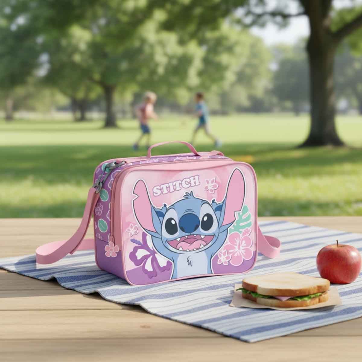 ليليو & ستيتش حقيبة غداء مدرسية ديزني معزولة