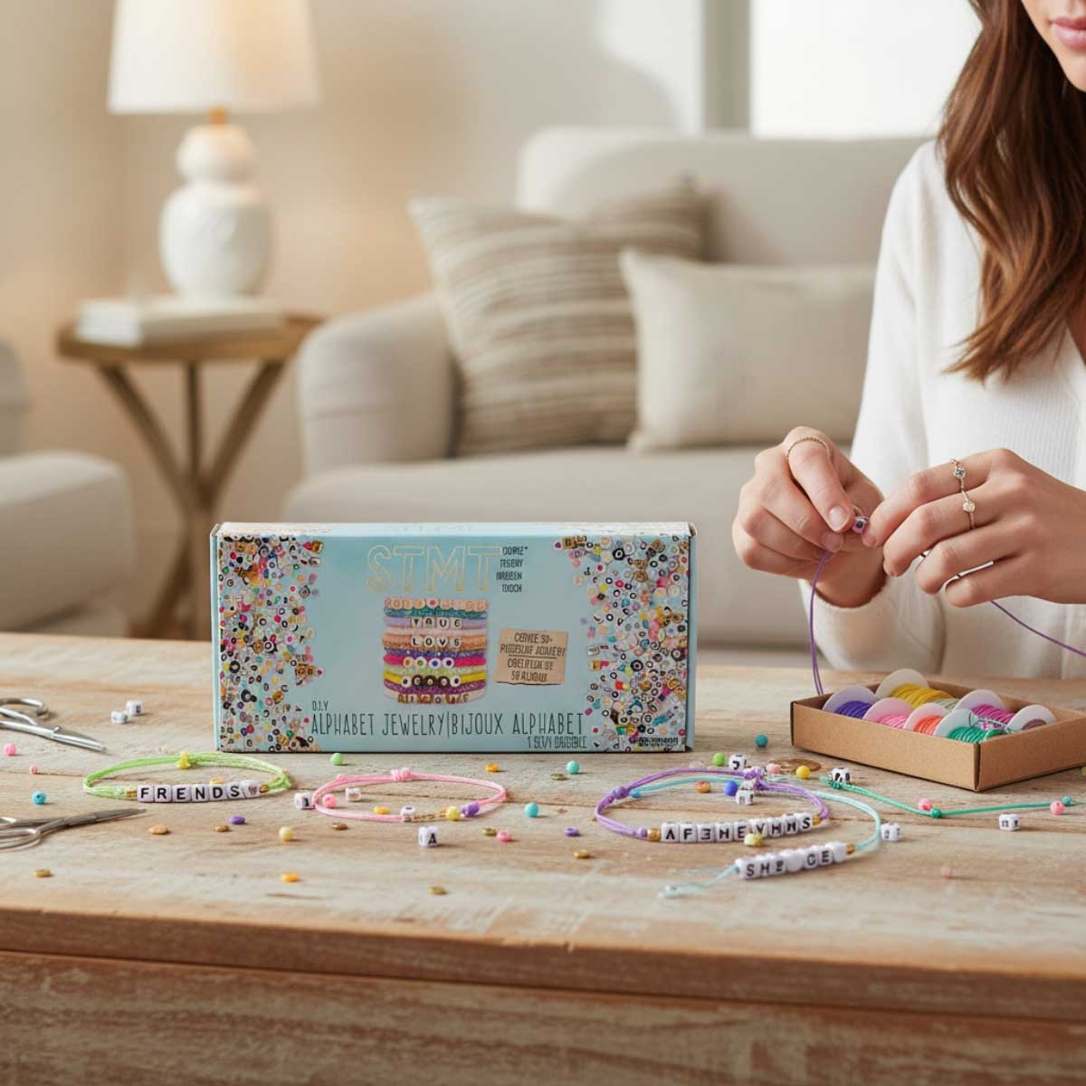 مجموعة صنع مجوهرات الحروف الأبجدية من STMT للبنات، من 8 إلى 10 سنوات