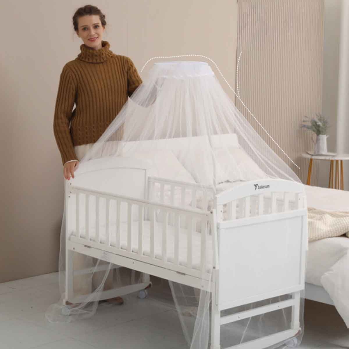 تيكنوم سرير أطفال وسرير جانبي أبيض 7 في 1 مع مرتبة وناموسية وعجلات قابلة للفك للأطفال 0-2 سنوات