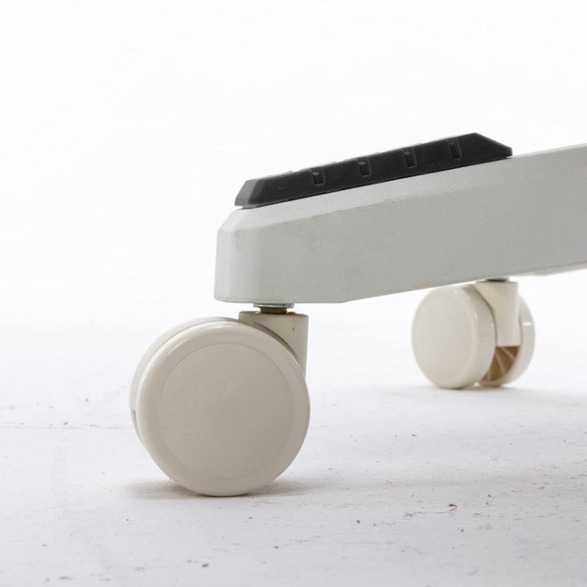 369 كرسي ألعاب قابل للتعديل موديل K2 باللونين الأبيض والرمادي