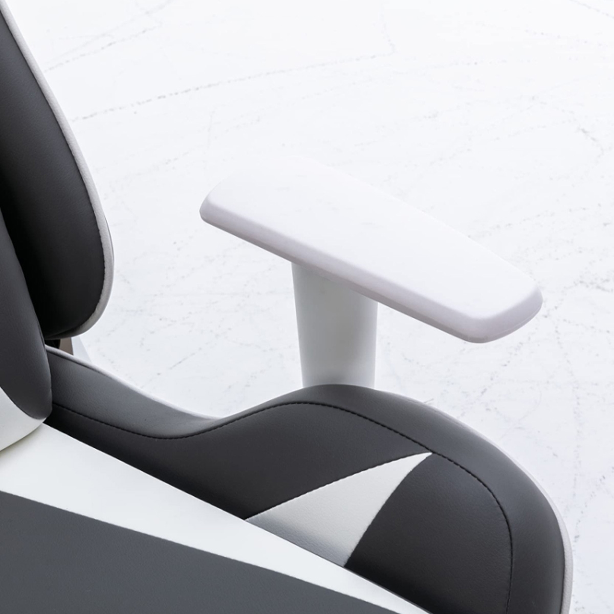 369 كرسي ألعاب قابل للتعديل موديل K2 باللونين الأبيض والرمادي