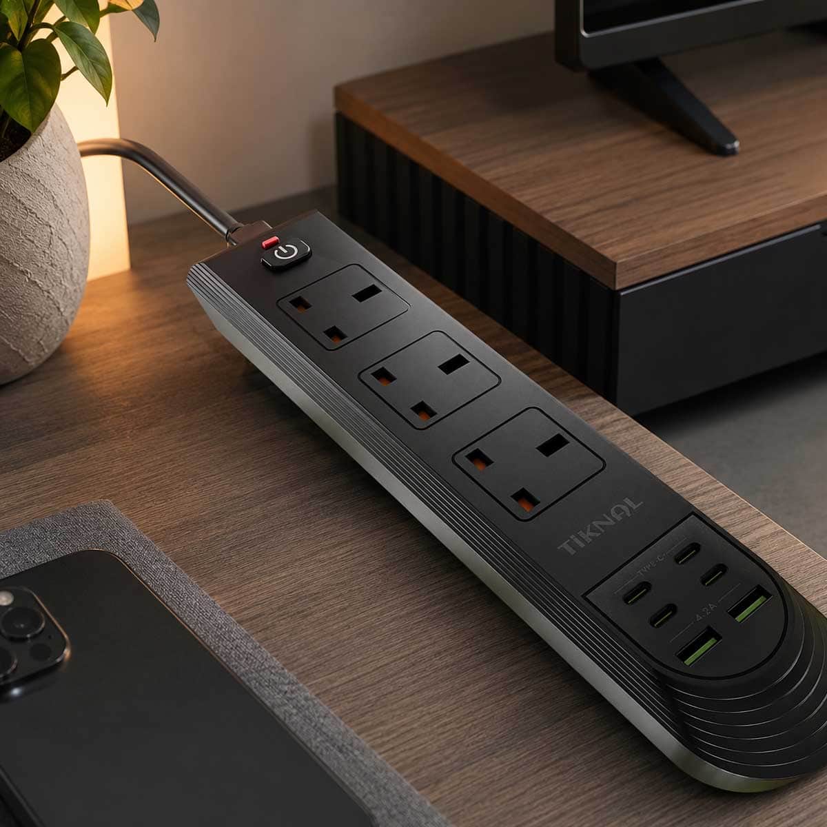 تيكنال مشترك كهربائي بقدرة 3250W مع 3 مقابس و4 منافذ USB