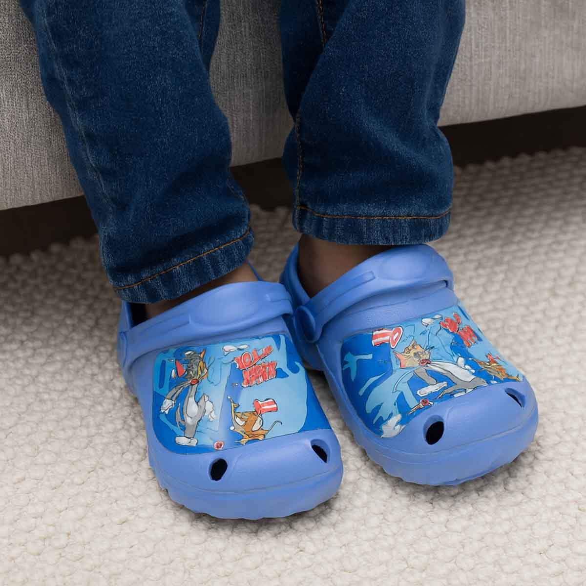 توم آند جيري صنادل مريحة وخفيفة للأولاد باللون الأزرق