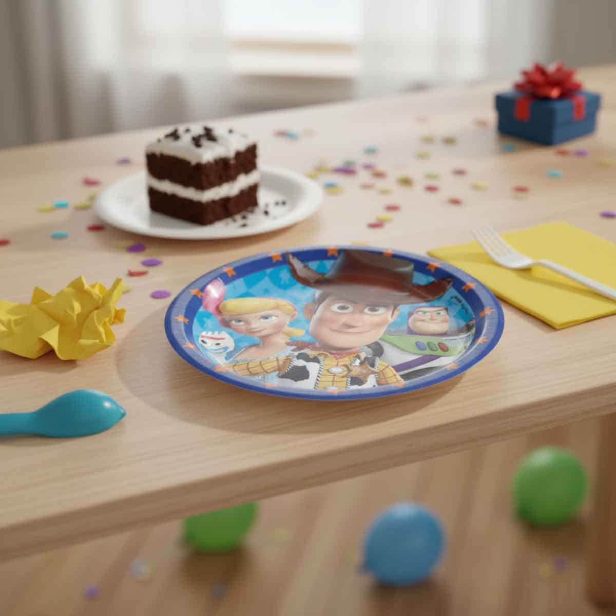 Disney & Pixar Toy Story 4 8-Piece 9" Round Paper Plate Set