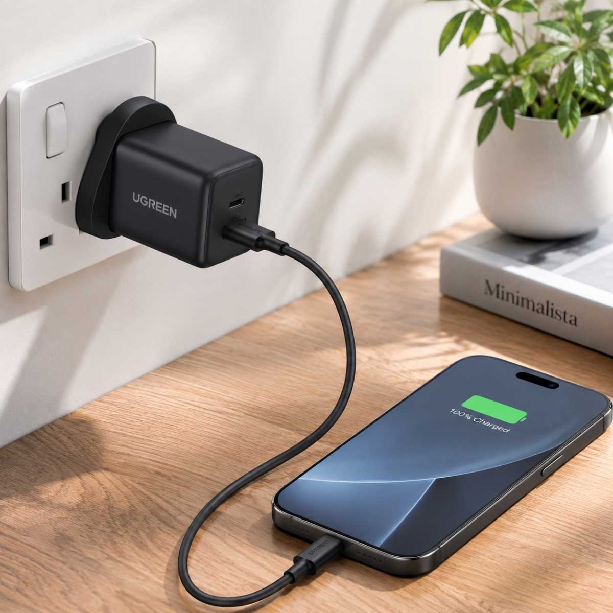 يوجرين شاحن حائط USB-C ثنائي المنافذ أسود بقدرة 30W