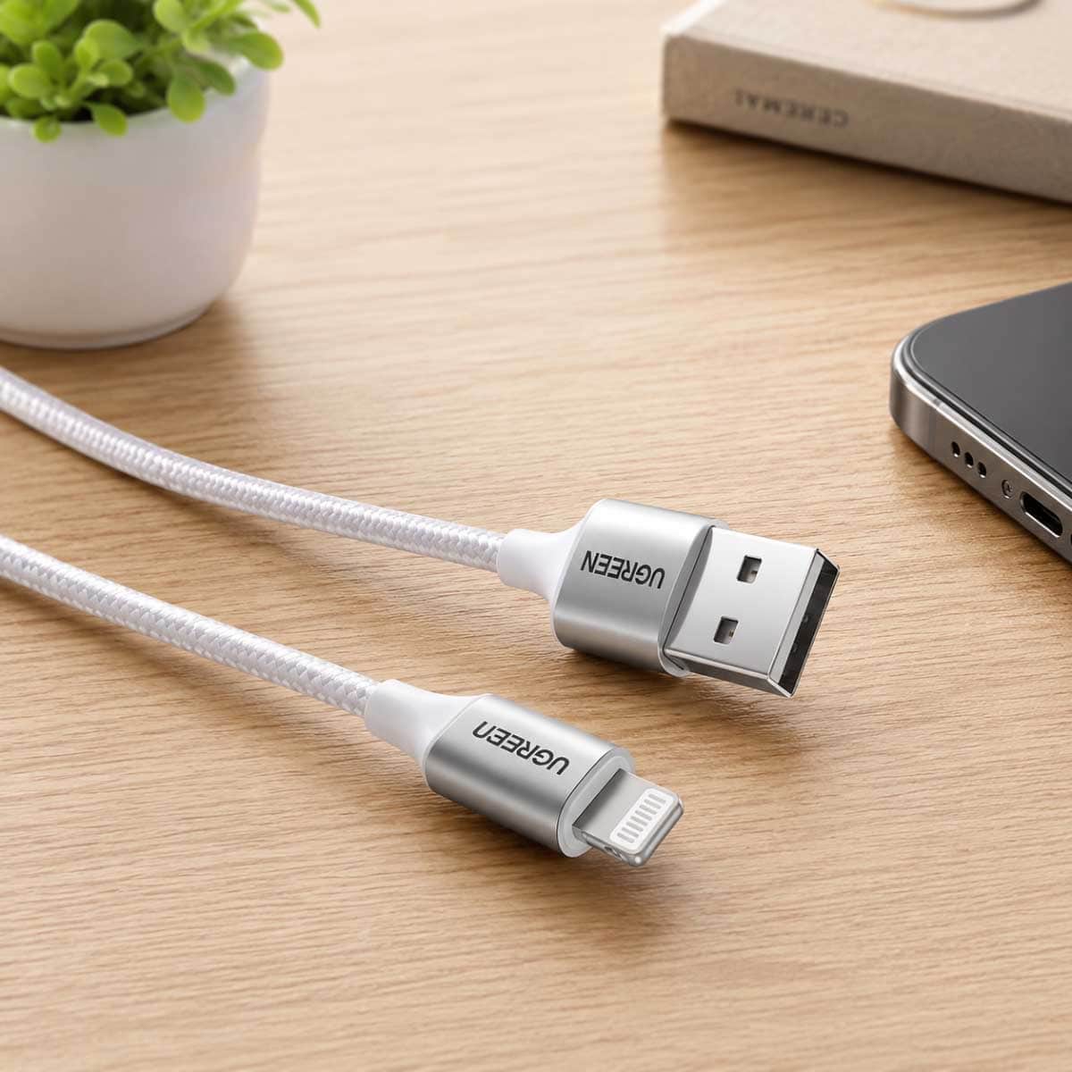 يوجرين كابل USB-A إلى Lightning فضي بطول 2m بقدرة 2.4A