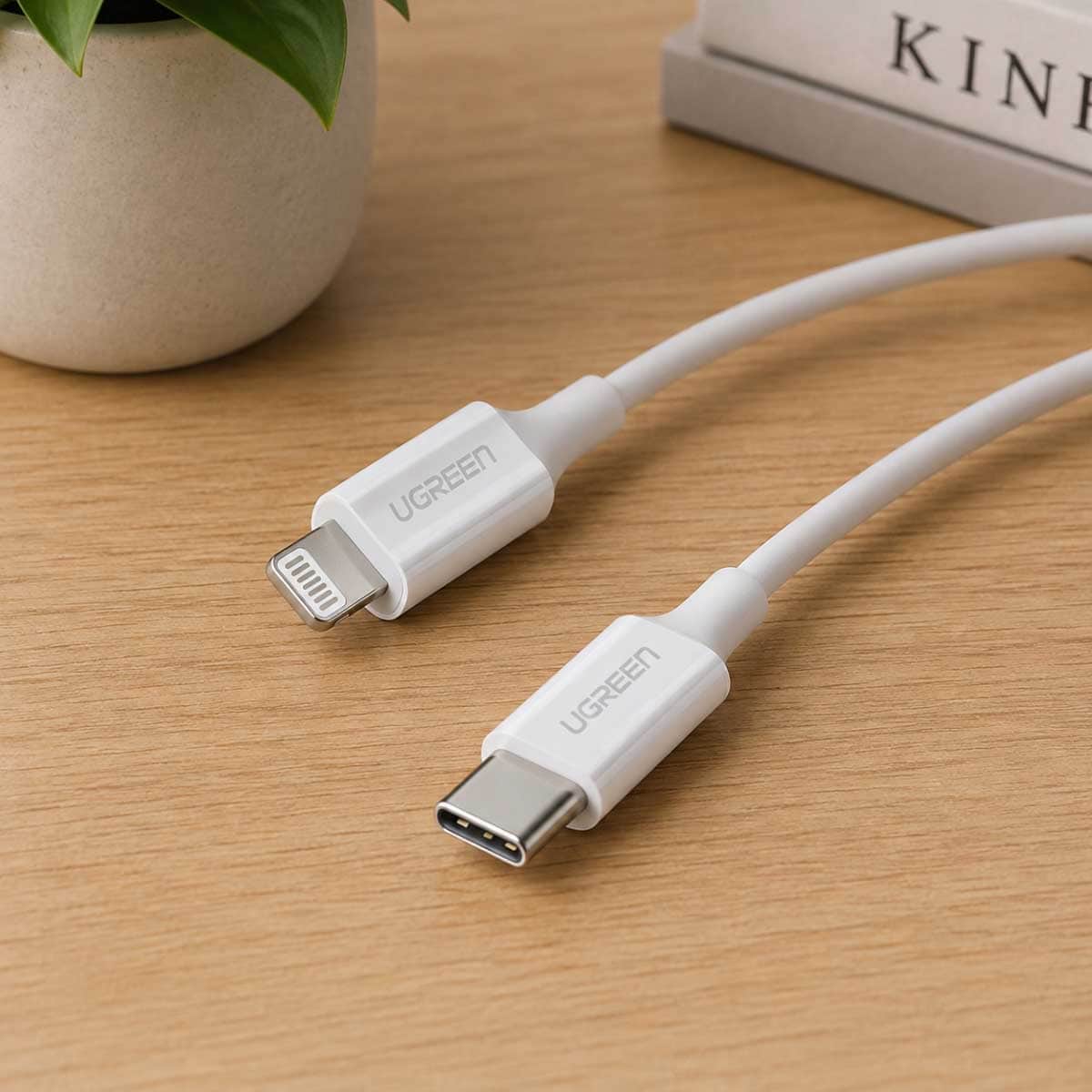 يوجرين كابل USB-C إلى Lightning أبيض بطول 1.5m بقدرة 60W