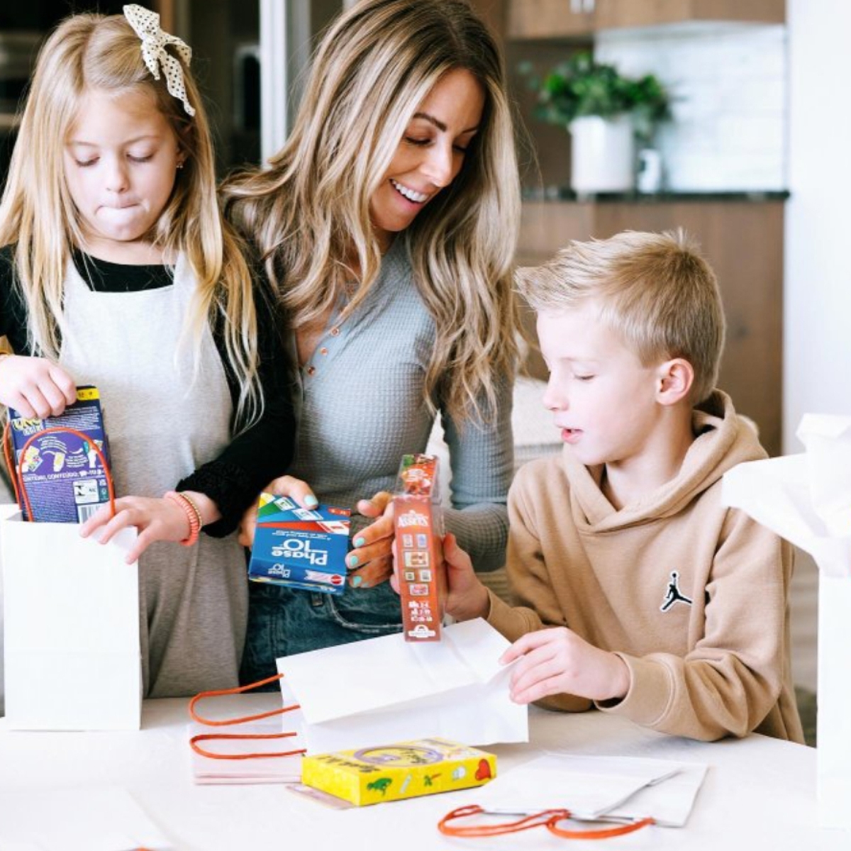 UNO Flip Side Card Game Unisex, 8-10 Years