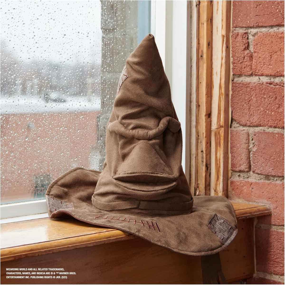 Wizarding World Talking Sorting Hat with 15 Phrases Unisex, 5-7 Years