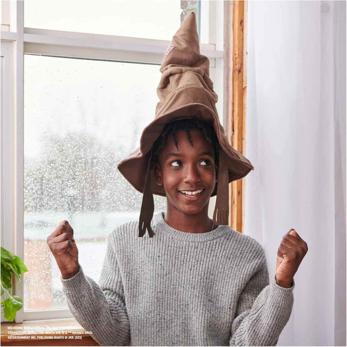 Wizarding World Talking Sorting Hat with 15 Phrases Unisex, 5-7 Years