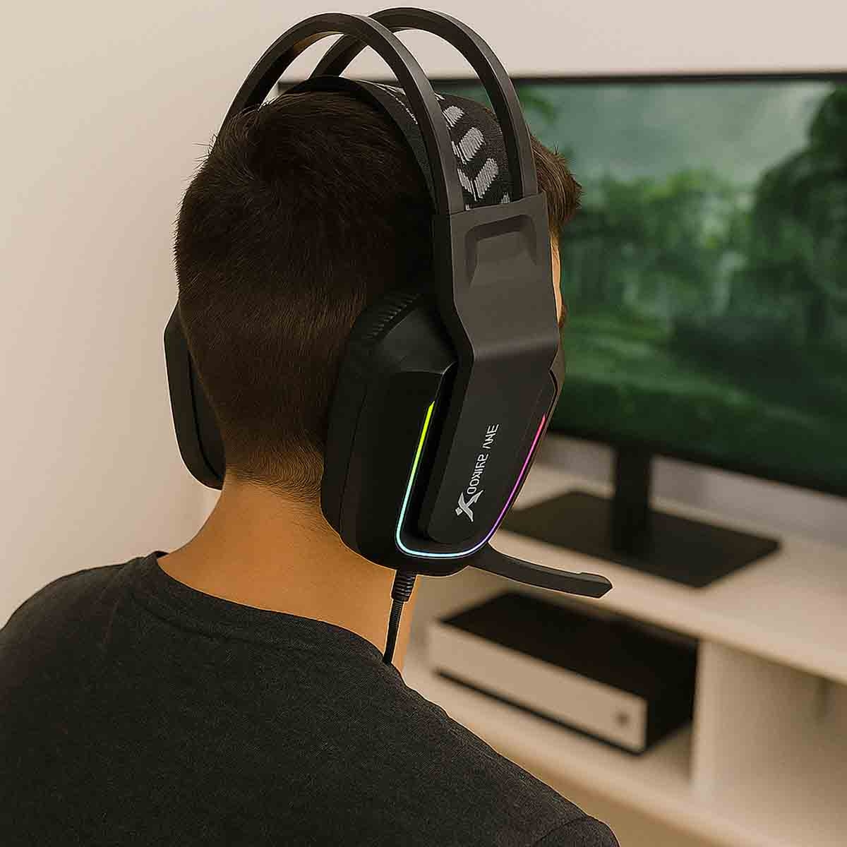إكسترايك مي سماعة رأس ألعاب سلكية باللون الأسود مع إضاءة RGB موديل GH-712