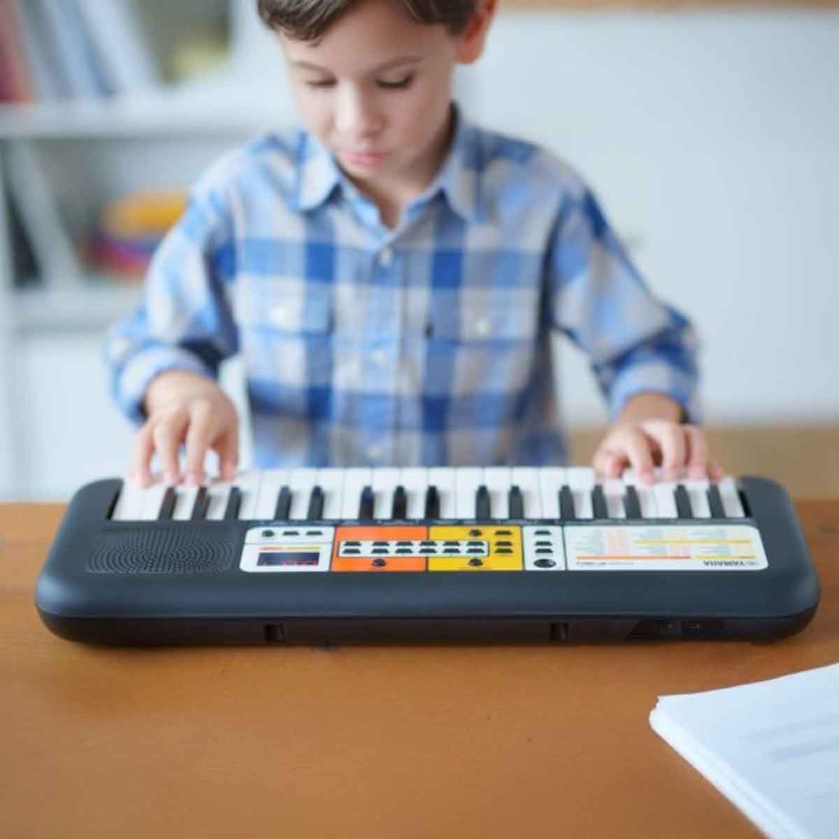 ياماها PSS-F30 لوحة مفاتيح موسيقية صغيرة