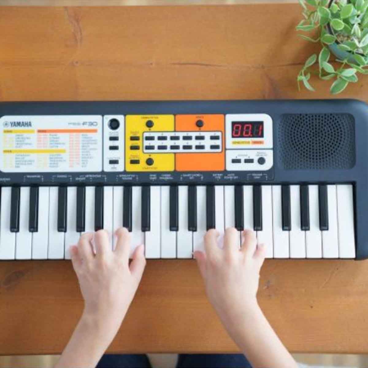 ياماها PSS-F30 لوحة مفاتيح موسيقية صغيرة
