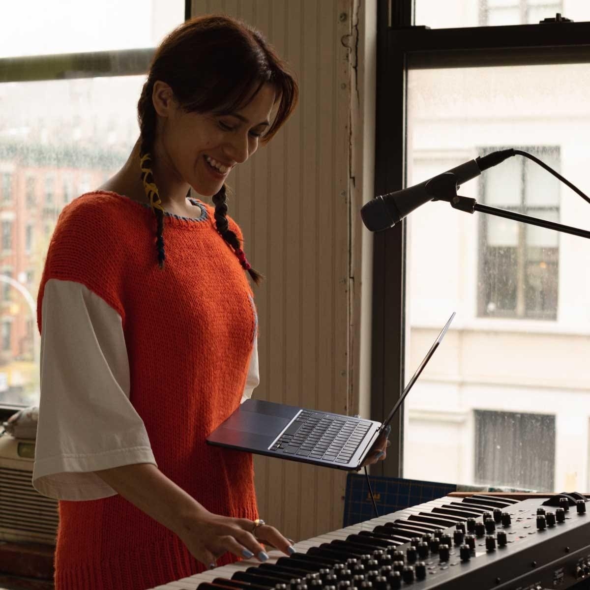 أبل ماك بوك اير M2 إصدار مع معالج CPU ثماني النواة وGPU ثماني النواة