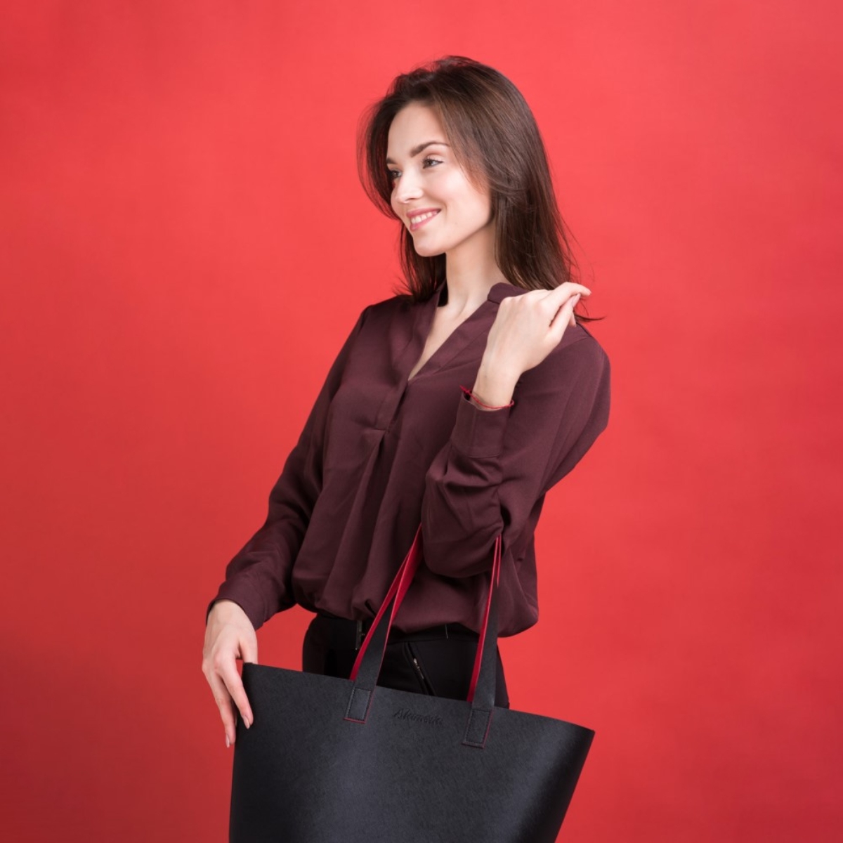 ألاميدا حقيبة يد باللون الأسود للبنات من عمر 13 سنة فما فوق