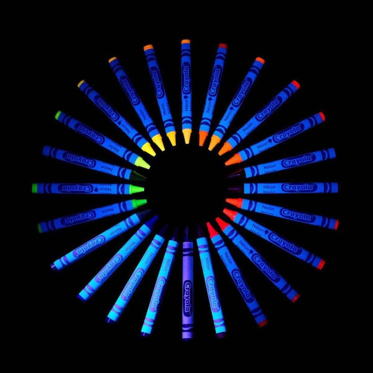 كرايولا مجموعة استوديو فن متوهج للسفر مع أقلام شمعية نيون مجموعة، للجنسين، 5-7 سنوات