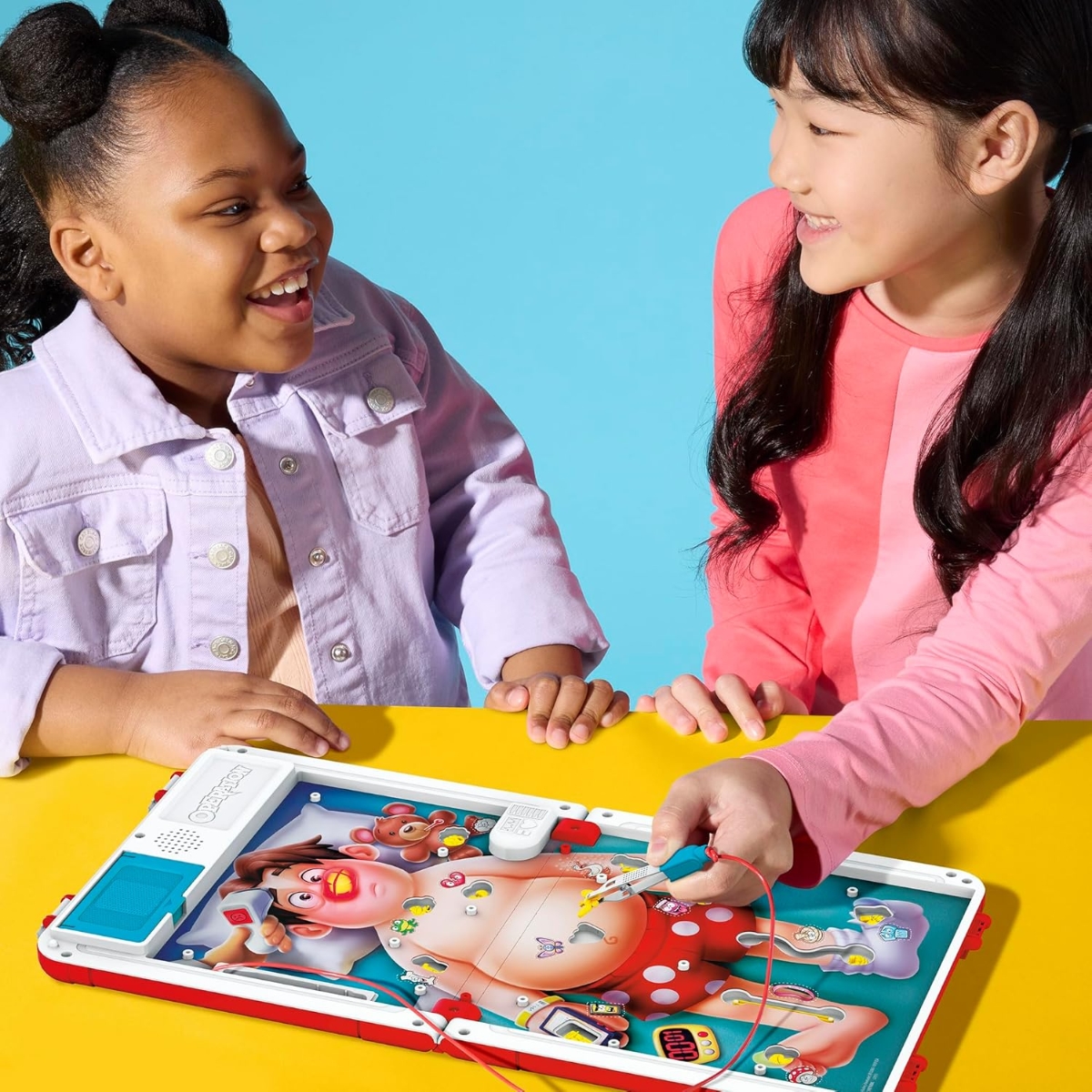 هاسبرو جيمز أوبريشن لعبة لوحية إلكترونية لغرفة العمليات مع حقيبة حمل شاملة للجنسين 5-7 سنوات