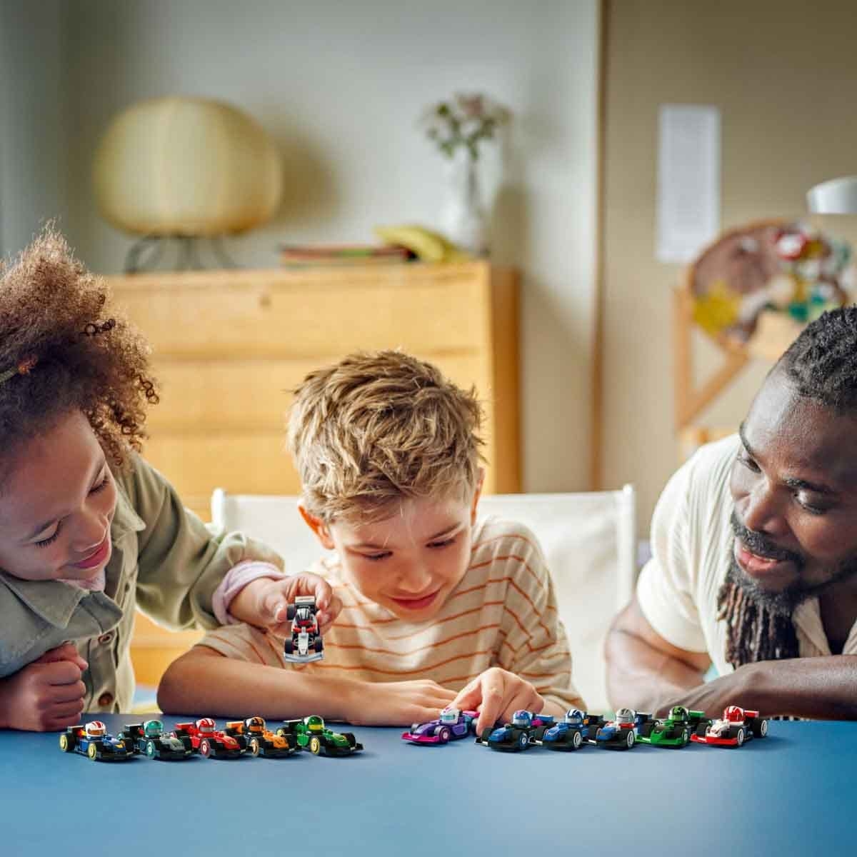 LEGO Minifigures 71049 F1 Collectible Race Cars Set Unisex, 5-7 Years